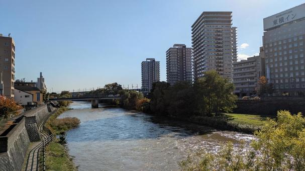岩手県盛岡市　開運橋から見る北上川の写真