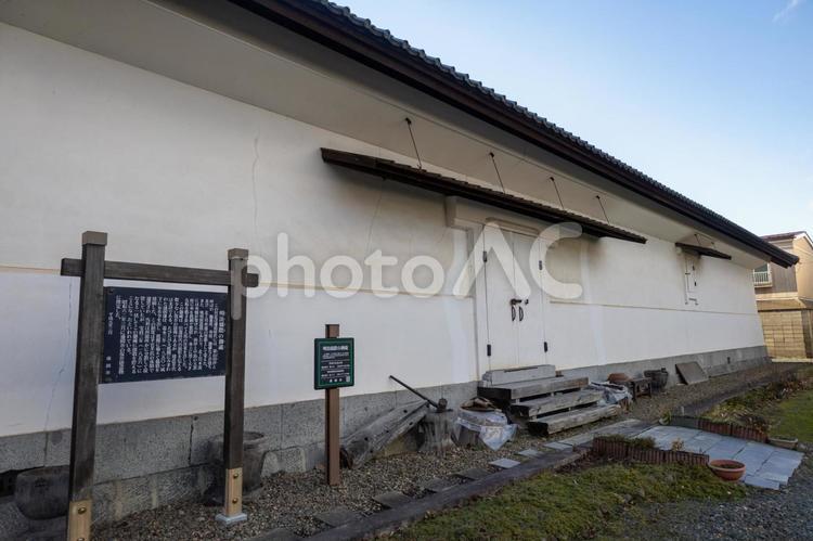 古の息吹を感じる白壁の蔵 明治橋際,御蔵,白壁の写真素材