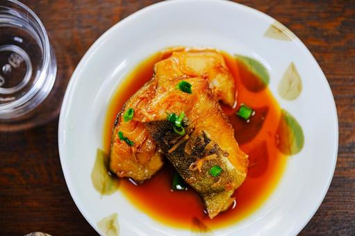 日本酒と鱈の煮つけ 日本酒と鱈の煮つけ 食事,食卓,タラの写真素材