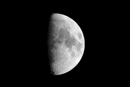 月齢9.2の月 月齢9.2の月の写真