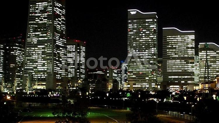 橫浜みなとみらい21の夜景（橫浜市） 夜景,みなとみらい,街灯りの写真素材