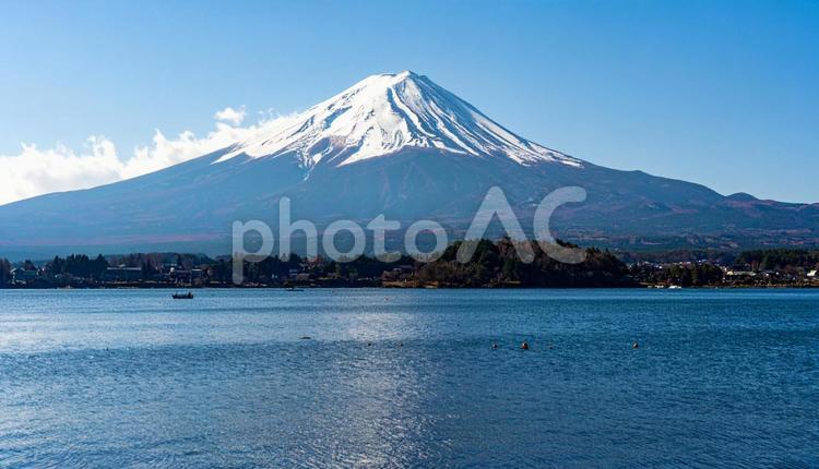 海と山をのぞむ 山,旅行,風景の写真素材