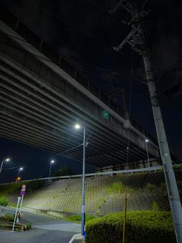 都市の夜、高架下の道 高架橋,高架下,夜景の写真素材