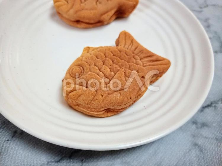 お皿の上のプチたい焼き たい焼き,お菓子,洋菓子の写真素材