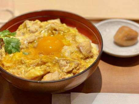 生卵の親子丼 生卵の親子丼の写真