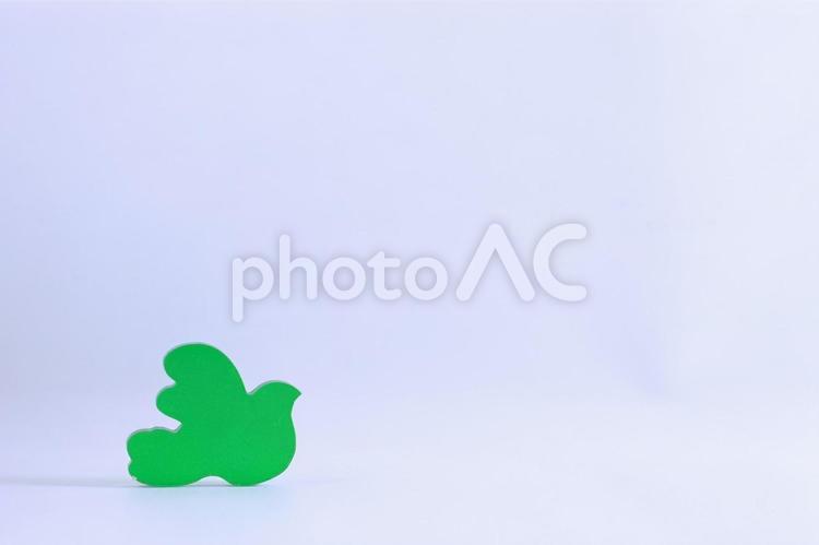グリーンの鳩のアクリルピース_1 鳥,カラフル,ピースの写真素材