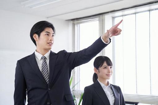 Japanese businessman pointing his finger towards the goal, деловое лицо, японский, цель, JPG