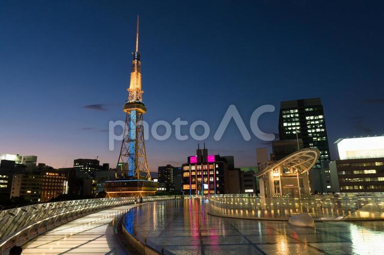 夕暮れの名古屋 オフィスビル,久屋大通公園,ビルの写真素材