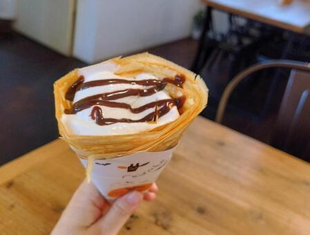 クレープ_チョコクリーム クレープ,クリーム,チョコの写真素材