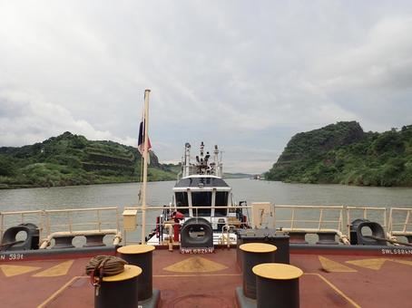 船から見たパナマ運河 船から見たパナマ運河 大型船,海,船の写真素材