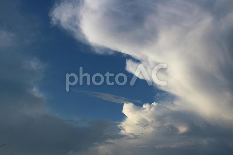 沖縄県宮古島　梅雨明け空の夕景 沖縄,宮古島,自然の写真素材