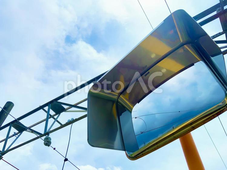 田舎の鉄道　駅ホームの安全確認ミラー 鏡,ミラー,ホームの写真素材