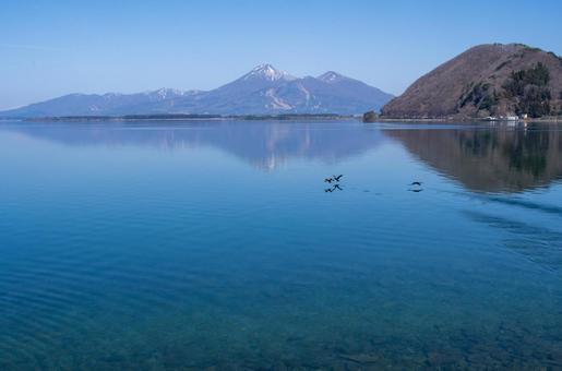 猪苗代湖と磐梯山 猪苗代湖と磐梯山の写真