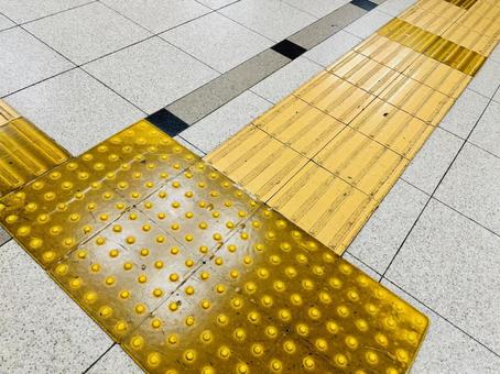 点字ブロック 点字ブロック 視覚障害者誘導用ブロック,点字ブロック,点字タイルの写真素材