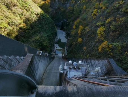 相俣ダムの紅葉の写真