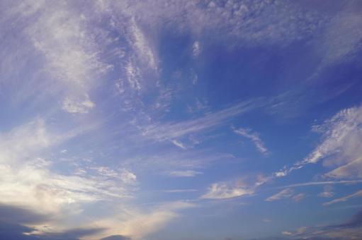 夕方の空の風景 夕方の空の風景の写真