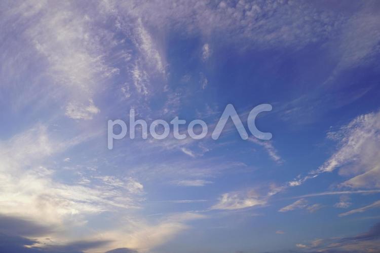 夕方の空の風景 空,雲,屋外の写真素材