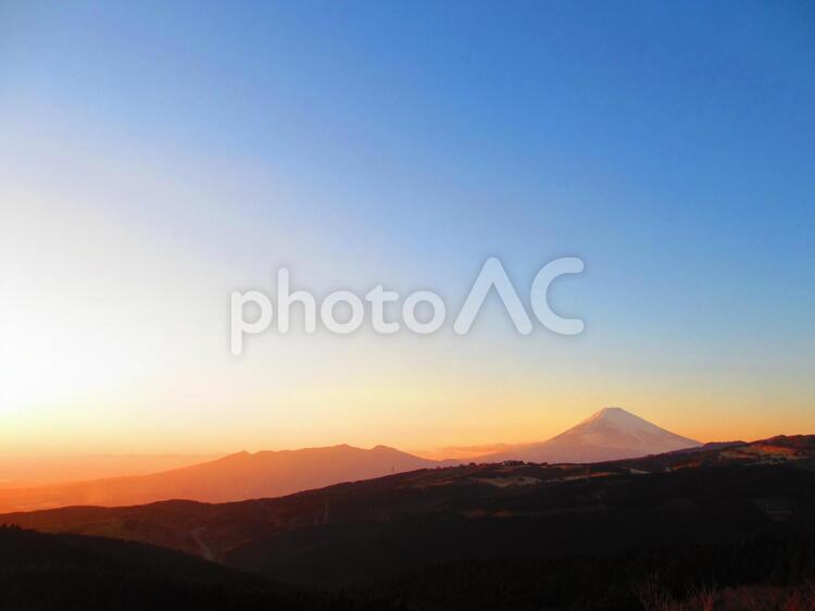 夕暮れの富士山 富士山,愛鷹山,夕暮れの写真素材