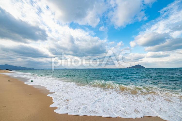 冬の砂浜と青い空 海,海岸,冬の写真素材