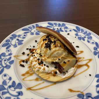 パンケーキ〜さつまいもとバニラアイス 生クリーム,パンケーキ,デザートの写真素材