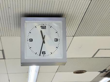 時計　正面 ビジネス,タイムマネージメント,スケジュールの写真素材