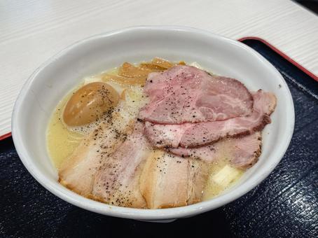 とんこつラーメン とんこつラーメン ラーメン,豚骨ラーメン,麺類の写真素材