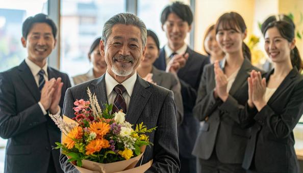 定年退職するベテラン社員 定年退職するベテラン社員の写真