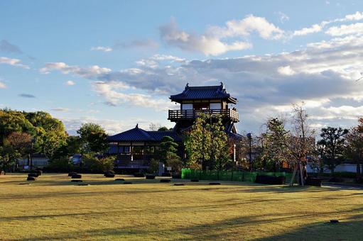 西日を浴びる池田城 池田城,天守,展望台の写真素材