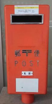 片隅で待っているの写真