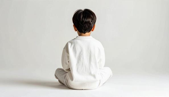 子供の座る後ろ姿 子供の座る後ろ姿の写真