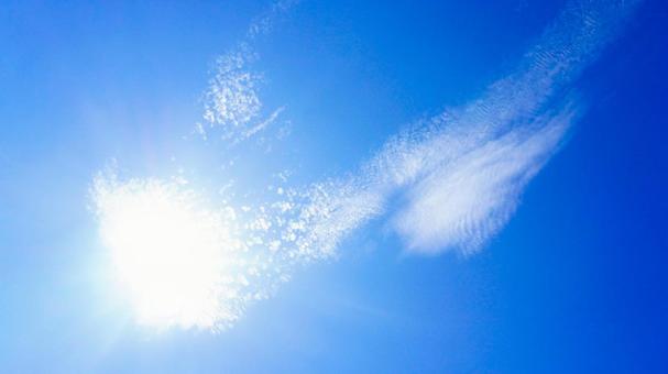 青空と太陽 青空と太陽の写真