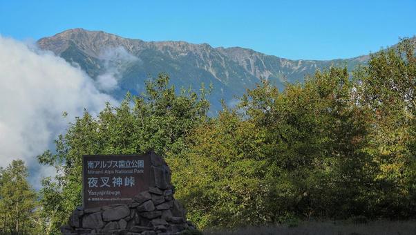 夜叉神峠から見る南アルプス 登山,鳳凰三山,鳳凰山の写真素材