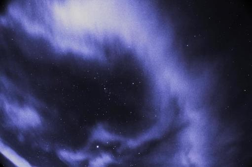 秋の星空・流れる雲 星空,天体,夜空の写真素材