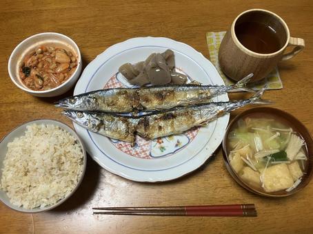 さんま定食 さんま定食 秋刀魚,定食,ごはんの写真素材