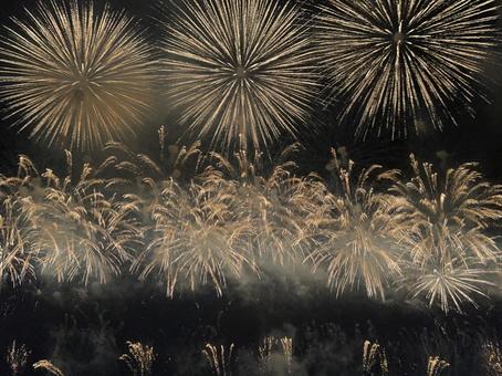 柏崎花火のスターマイン 柏崎花火のスターマインの写真
