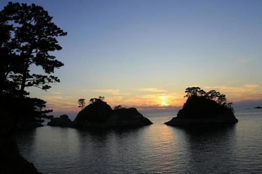 A beautiful sunset over Dogashima, JPG
