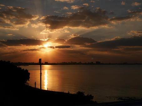 海と夕暮れ 海と夕暮れの写真