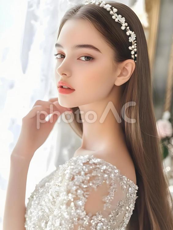 華やかなティアラをつけた花嫁の横顔 花嫁,ウエディング,ポートレートの写真素材