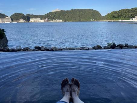 海を見ながら足湯 海を見ながら足湯 足湯,温泉,接写の写真素材