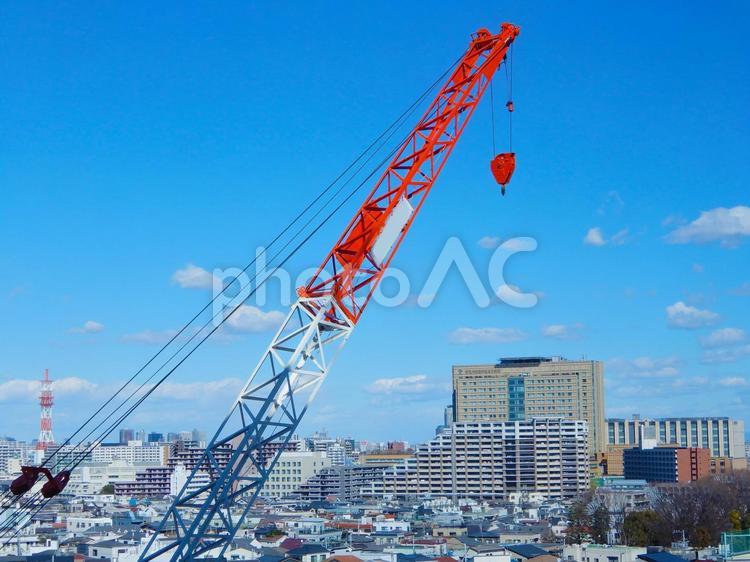 ビル建設中のクレーンと街並み クレーン,建設中,ビルの写真素材