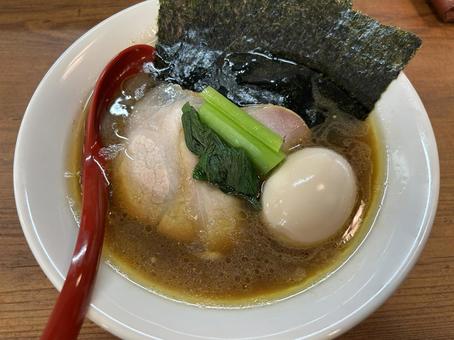 旭川　醬油ラーメン 醬油ラーメン,煮卵,ラーメンの写真素材