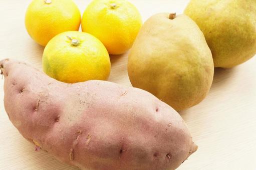 サツマイモ　ラフランス　早生みかん さつまいも,ラフランス,みかんの写真素材