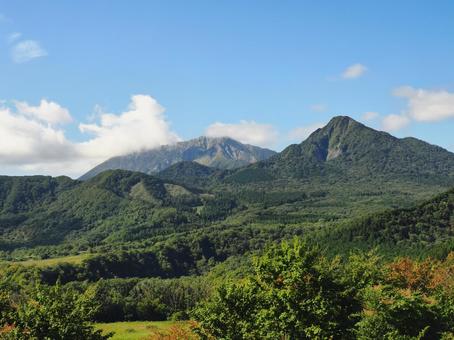 蒜山大山スカイラインから見た大山の眺望 蒜山大山スカイラインから見た大山の眺望 大山,烏ヶ山,蒜山大山スカイラインの写真素材