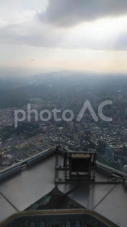 台北101最上階室外展望台の眺め 台北101,最上階,室外の写真素材