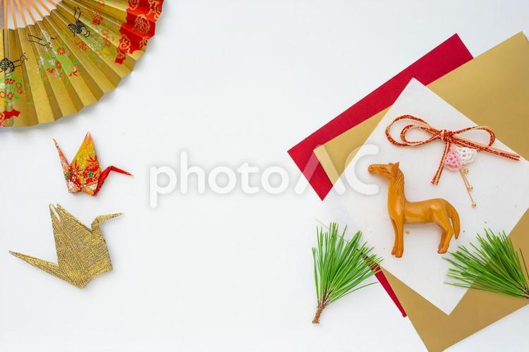 華やかな背景の干支【午】 2026年,干支,午の写真素材