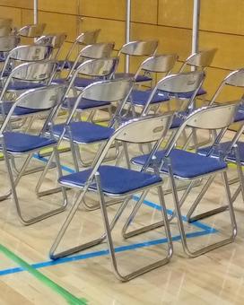 体育館のパイプ椅子 パイプ椅子,卒業式,体育館の写真素材