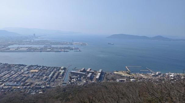 山頂からの景色 山頂,海,港の写真素材