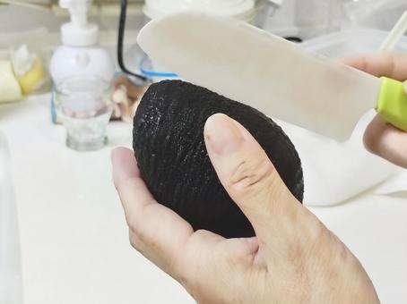 アボカドを切る アボカド,料理,手の写真素材
