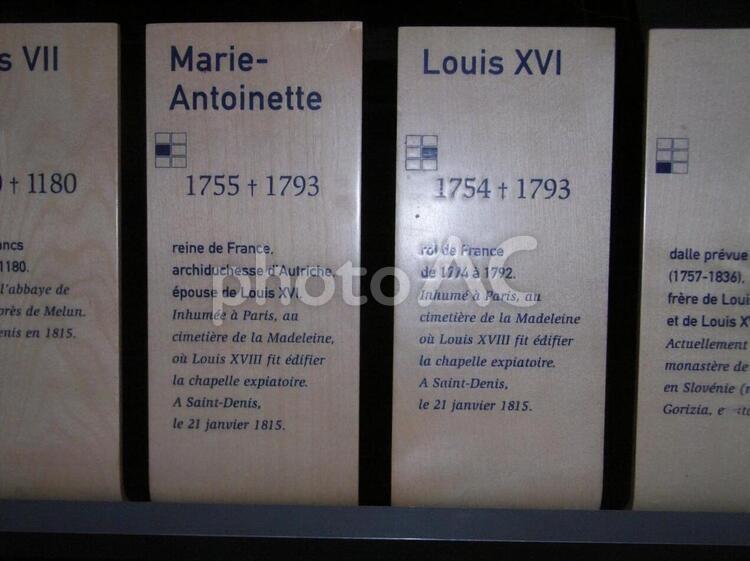 ルイ16世とマリー・アントワネットの墓所 パリ,大聖堂,墓所の写真素材