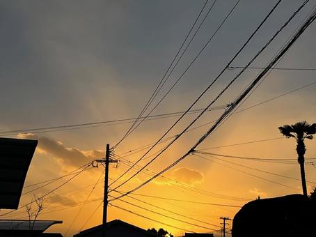 夕陽 夕陽 夕暮れ,街並み,住宅地の写真素材